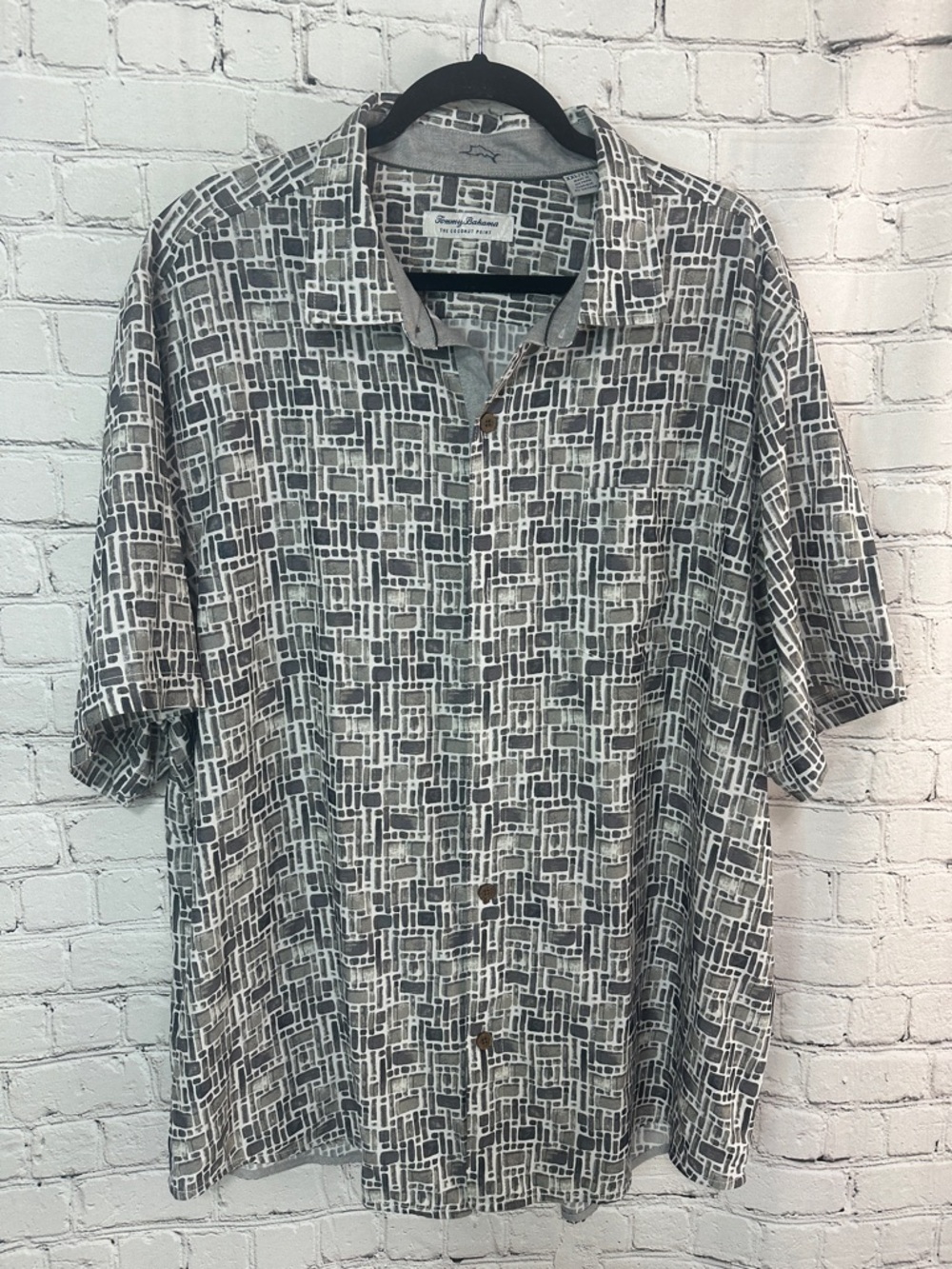 Tommy Bahama button down geometric print shirt, coolmax men’s XXL